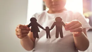 شرایط و مراحل به سرپرستی گرفتن کودکان بدسرپرست | ضوابط قانونی، اولویت‌ها و ثبت درخواست در سامانه فرزندپذیری