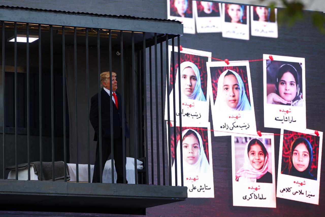 بازخوانی «صحنههایی که ندیدن آن جرم است» در میدان تجریش بازخوانی «صحنههایی که ندیدن آن جرم است» در میدان تجریش