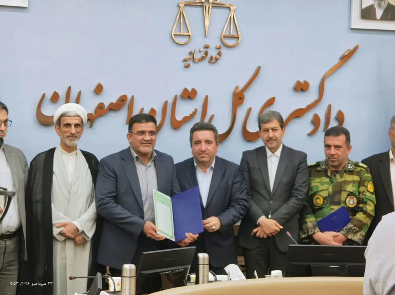 اهدای ۲۷ هزار سند مالکیت و حل ۷ معضل ثبتی در جریان سفر رئیس سازمان ثبت اسناد و املاک کشور به اصفهان