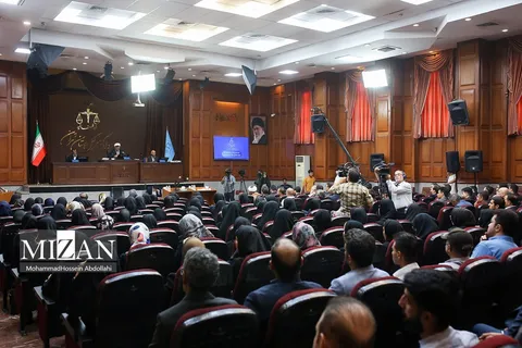 تظاهر به دینداری سرکردگان گروهک منافقین برای فریب و رد گم کنی؛ از با کفش نماز خواندن تا برپایی مراسم عزاداری امام حسین (ع) به صورت نمادین