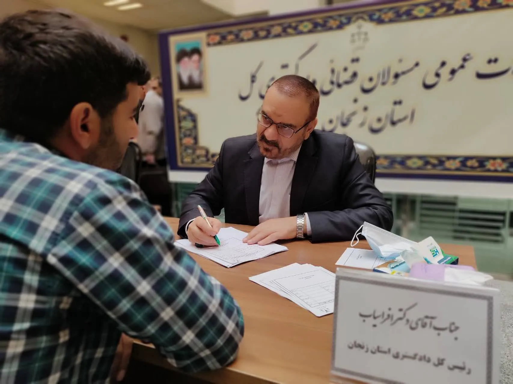 دیدار ۲۹۰ نفر از مراجعان در ملاقات مردمی با رئیس کل دادگستری زنجان