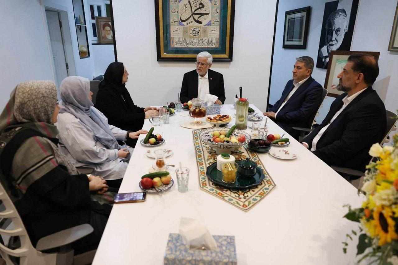 دیدار عارف با معاونان اول دولتهای گذشته در هفته دولت دیدار عارف با معاونان اول دولتهای گذشته در هفته دولت