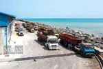 عملیات بارگیری ۷۳ هزار تن دانه روغنی سویا با  دستور قضایی توقف بندر شهید بهشتی آغاز شد