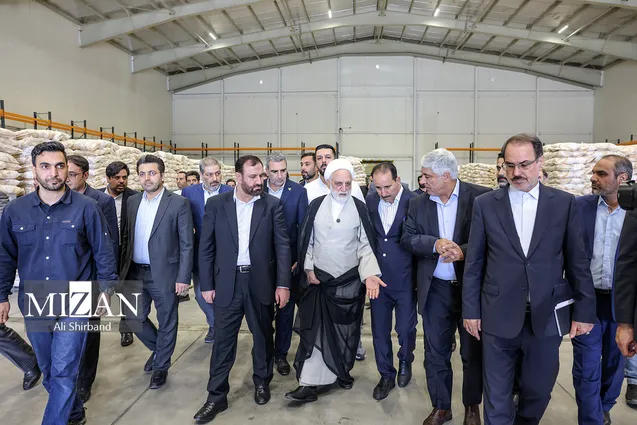 بازدید رئیس قوه قضاییه از یکی از بنادر خشک استراتژیک کشور در راستای انسداد گلوگاه‌های فسادزا و ساماندهی فرآیند‌های واردات و صادرات/ تعیین تکلیف محموله‌ها و کالا‌های اساسی و استراتژیک در نتیجه ورود و پیگیری قضایی