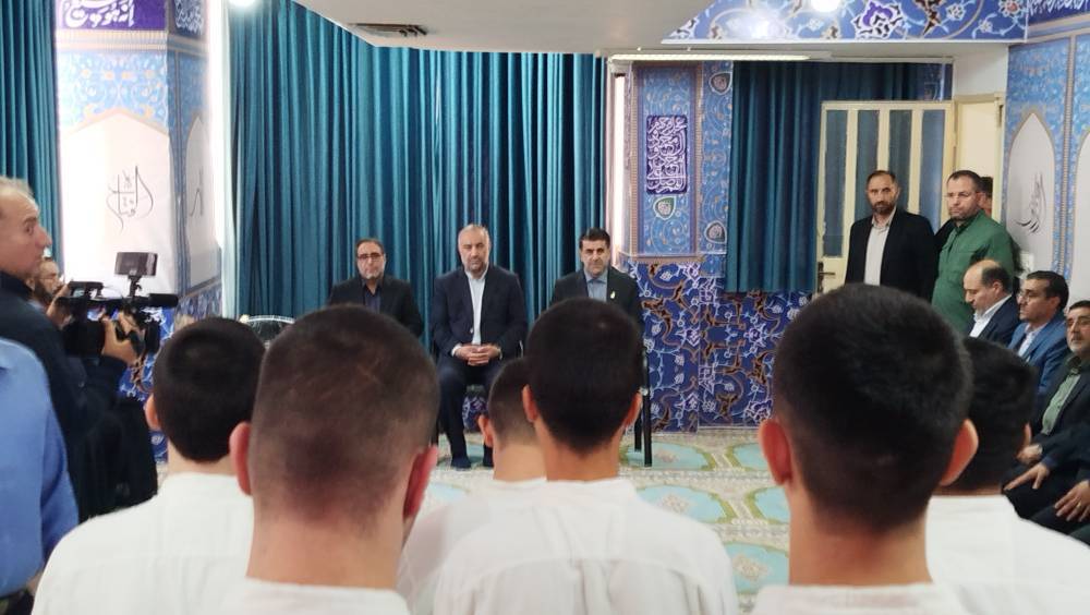 بازدید رئیس سازمان زندان‌ها از زندان مرکزی خرم‌آباد/ تحقق آزادی ۱۴۰ زندانی در سفر استانی به لرستان