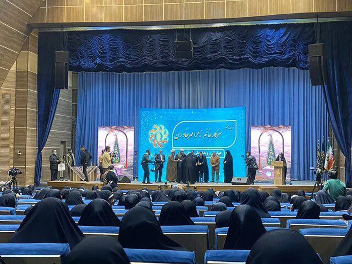 تجلیل از بانوان پیشکسوت هیئتهای مذهبی و تأکید بر جریانسازی فرهنگی در روضههای خانگی تجلیل از بانوان پیشکسوت هیئتهای مذهبی و تأکید بر جریانسازی فرهنگی در روضههای خانگی