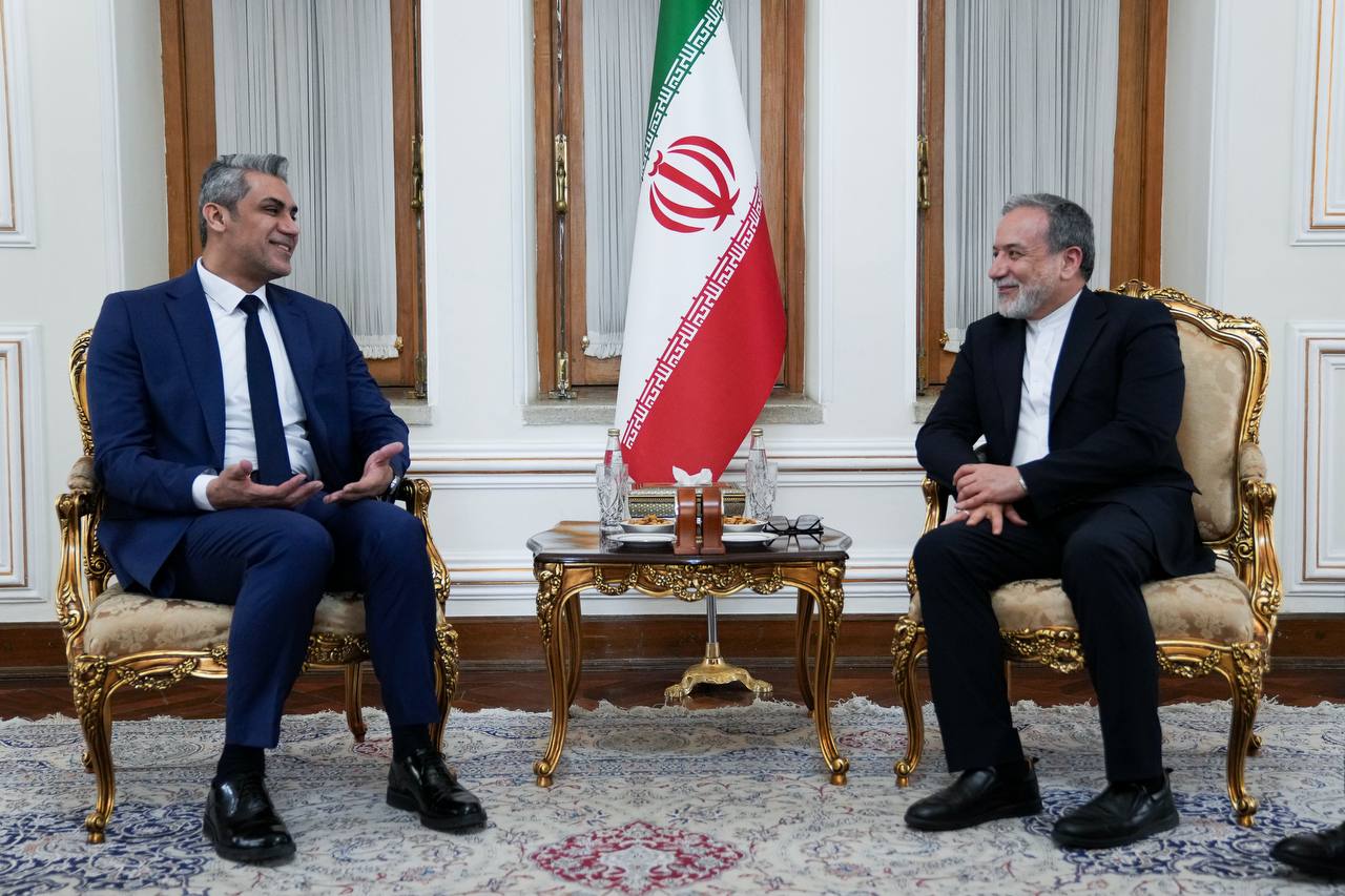 سفیران عراق، سریلانکا و پاکستان استوارنامههای خود را به عراقچی تسلیم کردند سفیران عراق، سریلانکا و پاکستان استوارنامههای خود را به عراقچی تسلیم کردند