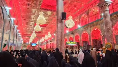 لحظه سبز شدن چراغ‌های قرمز حرم امام حسین (ع) بعد از ۲ ماه عزاداری