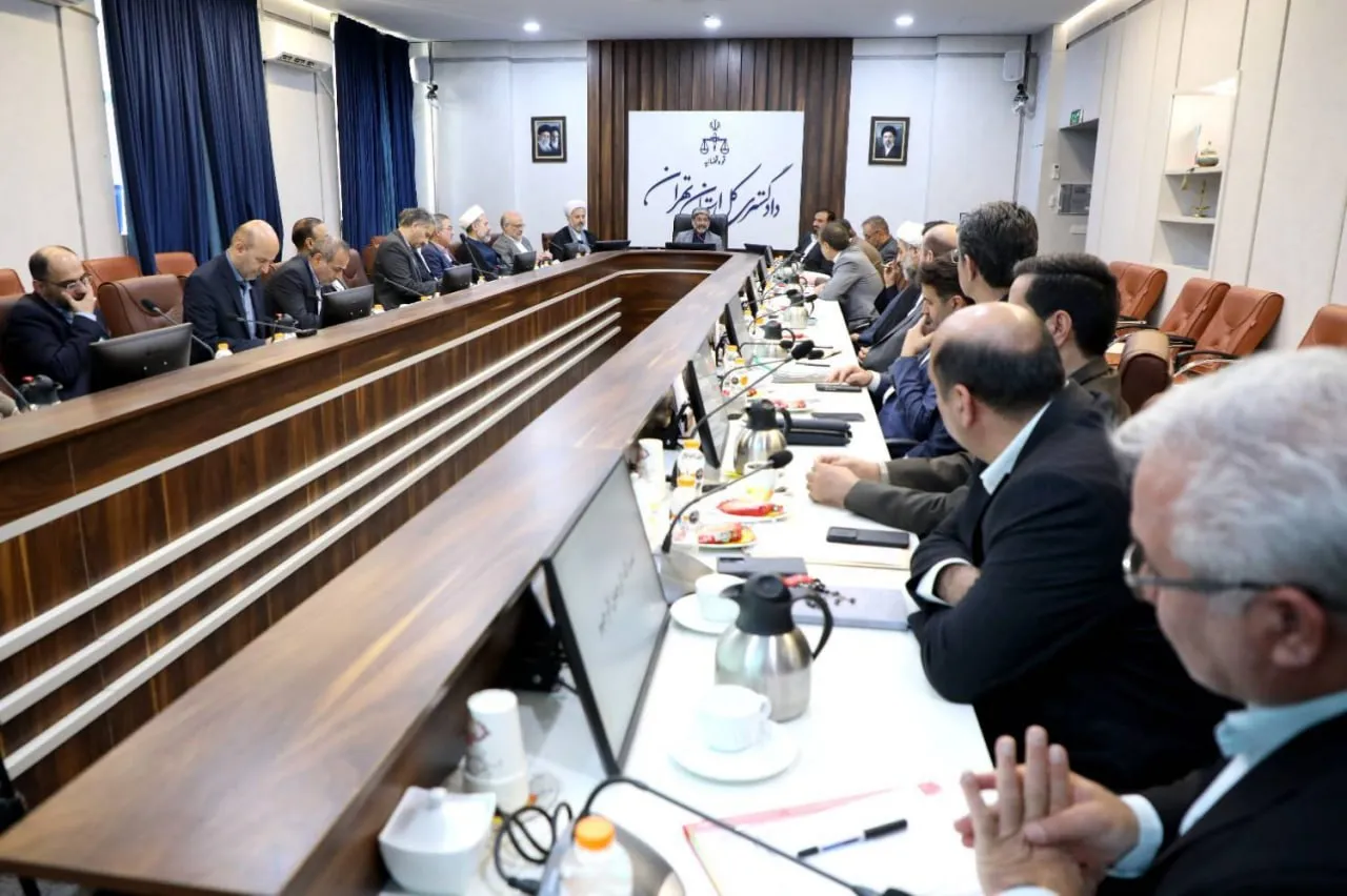 تأکید رئیس کل دادگستری استان تهران بر برخورد با عوامل اصلی گران‌فروشی و احتکار