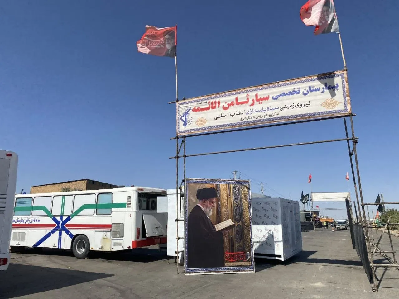استقرار بیمارستان تخصصی سیار «ثامن‌الائمه (ع)» توسط نیروی زمینی سپاه در محور ملک‌آباد مشهد