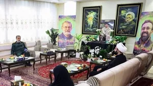 حضور سرلشکر رضایی در منزل شهید لاریجانی