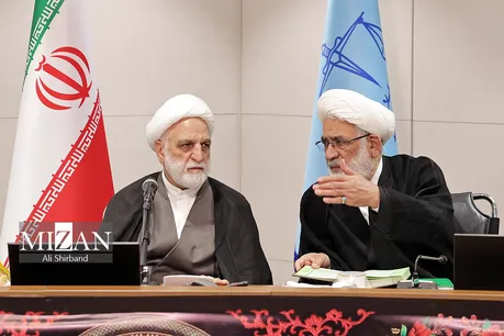 رئیس عدلیه: خبرنگاران حتی در جبهه‌های جنگ هم بی‌سنگر هستند