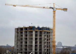 با دستور دادستان مرکز لرستان جرثقیل‌های خطرآفرین پروژه بلاتکلیف کیو جمع‌آوری شد