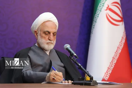 رئیس قوه قضاییه: خبرنگار متعهد، هم‌سنگر رزمندگان پشت لانچر است
