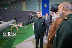 بازدید فرمانده کل قوا از نمایشگاه نیروی هوافضای سپاه