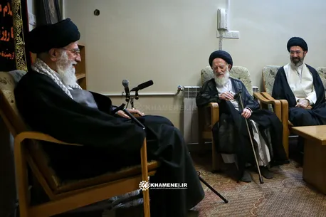 قابی دیده نشده از دیدار حضرت آیت‌الله العظمی شهید سیّدعلی خامنه‌ای و مرحوم حضرت آیت‌الله العظمی شبیری زنجانی رضوان‌الله‌علیهما