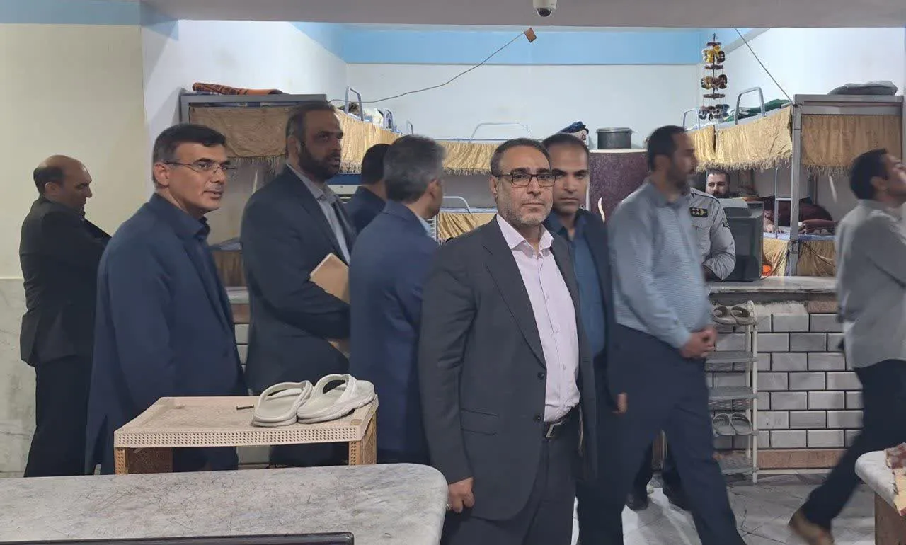 بازدید دادستان مرکز لرستان از زندان دورود؛ ۳۵ مددجو آزاد و به زندانیان واجد شرایط ۷ روز مرخصی اعطا شد