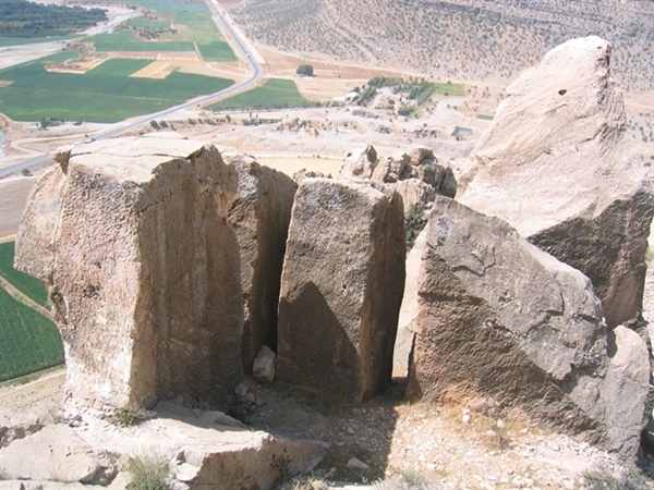 شناسایی معادن سنگ هخامنشی در دشت پاسارگاد
