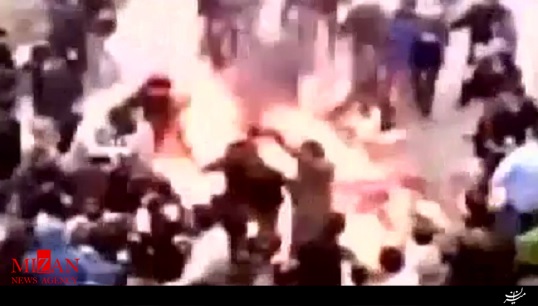 تصاویر به آتش کشیدن جوان بسیجی توسط فتنه‌گران در سال 88  + فیلم