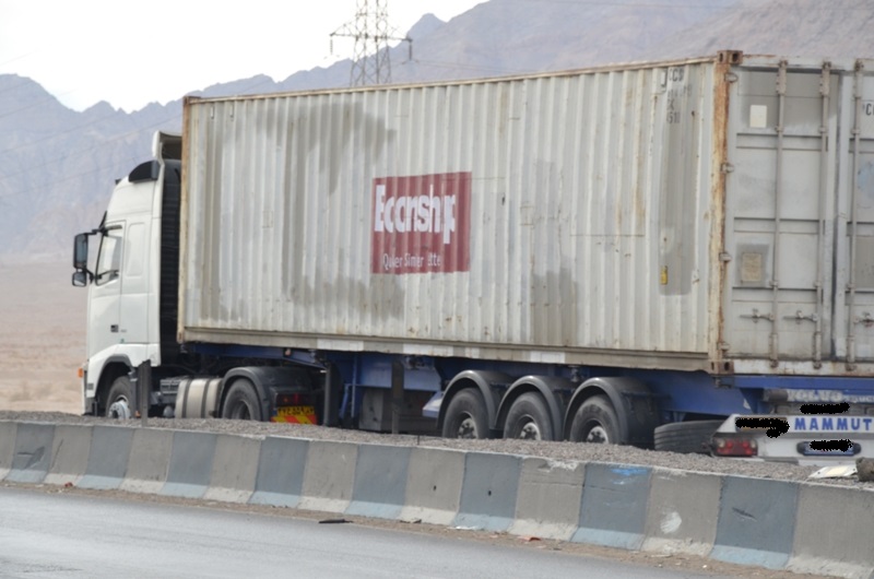 توقیف تریلی ولوو با محموله رنگ صنعتی قاچاق در اردکان