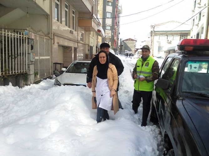 نجات مادر باردار و نوزاد در برف