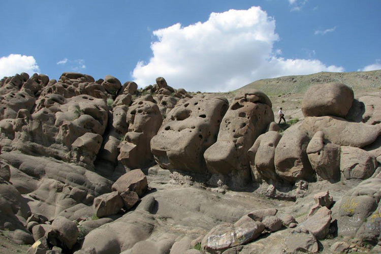 ایوان سنگی نیاق ایوان سنگی نیاق