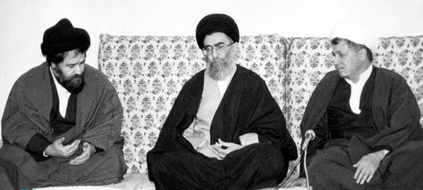 حاج احمدآقا؛ عزیزترین شخص نزد امام خمینی (ره)/ انتقاد یادگار امام از مسؤولینی که مشکلات مدیریتی خود را به گردن رژیم گذشته می انداختند/ چرا احمد آقا منتقد اصلی دولت سازندگی شدند؟