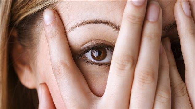 چرا برخی از شادی کردن می‌ترسند؟