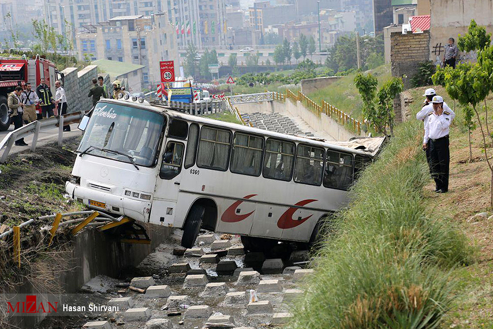 واژگونی اتوبوس 