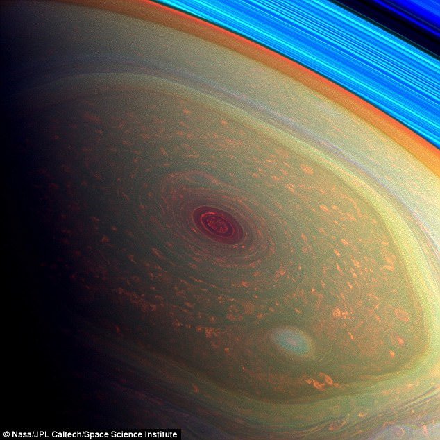 تصاویری از قطب شمال 6 ضلعی زحل