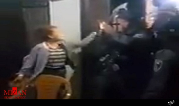 پاسخدندانشکن دختر فلسطینی به حمله سربازانصهیونیستی متجاوز پاسخدندانشکن دختر فلسطینی به حمله سربازانصهیونیستی متجاوز