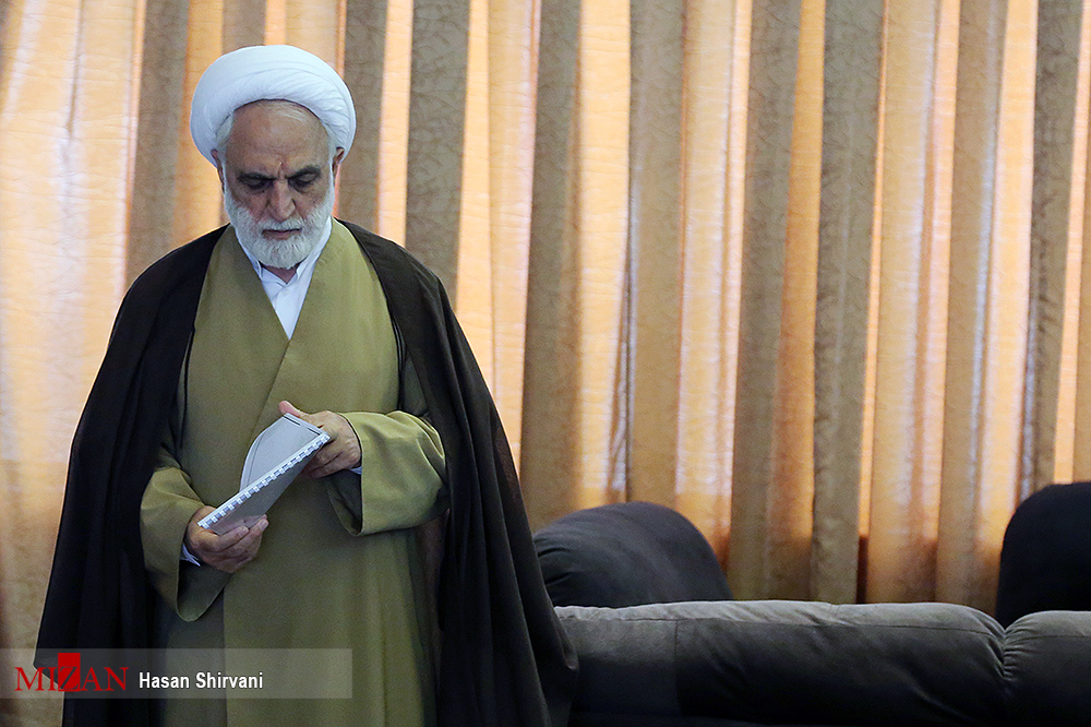 گزارشات متعدد از تخلفات مجریان و مدیران دولتی در انتخابات/یکی از ستادهای انتخاباتی برای تهیه مدارکی علیه رقیب از بعضی خواسته بود از سازمان خود اسنادی را سرقت کنند/تخلف بیش از ۶۰ نفر از مدیران دولتی و اجرایی در مسائل انتخاباتی