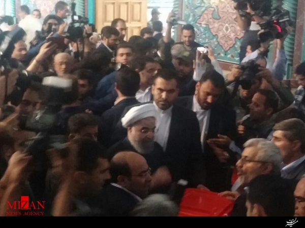 روحانی در حسینیه ارشاد روحانی در حسینیه ارشاد