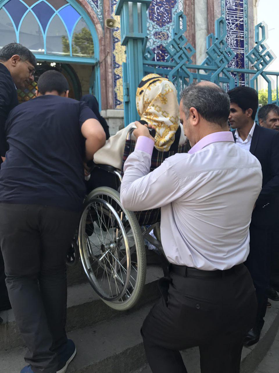 ثبت تصاوير انتخابات ايران از سوی عكاسان خارجی/ از حضور رای اولی ها تا سالمندان در صف رایگیری ثبت تصاوير انتخابات ايران از سوی عكاسان خارجی/ از حضور رای اولی ها تا سالمندان در صف رایگیری