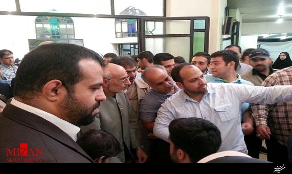 حضور میرسلیم در حوزه اخذ رای در مسجد قبای تهران حضور میرسلیم در حوزه اخذ رای در مسجد قبای تهران
