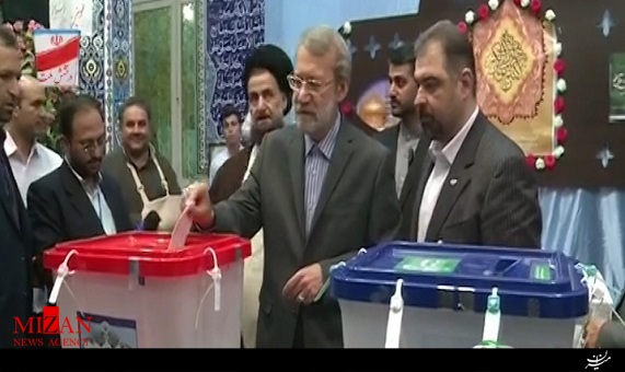حضور رئیس مجلس شورایاسلامی در حوزه رایگیری انتخابات حضور رئیس مجلس شورایاسلامی در حوزه رایگیری انتخابات