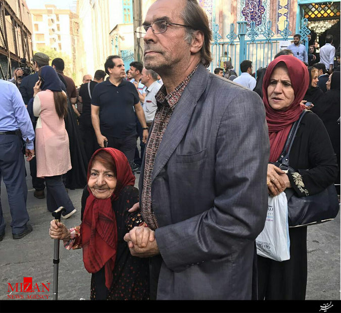 صفهای طولانی مردم برای خلق حماسهای دیگر/ پیام رای دهندگان در روز تعیین سرنوشت/ یک رای یعنی روسیاهی دشمنان اسلام صفهای طولانی مردم برای خلق حماسهای دیگر/ پیام رای دهندگان در روز تعیین سرنوشت/ یک رای یعنی روسیاهی دشمنان اسلام