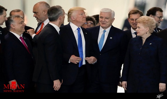 ترامپ نخست وزیر مونته نگرو را هل داد 