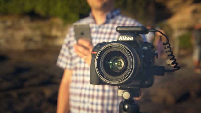 این گجت هوشمند کار با دوربین های حرفه را به راحتی آب خوردن می کند! +تصاویر