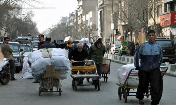 باربران با سیلی سرخ بر صورت خود آبروداری میکنند؛ توکلشان برخداست/ مسئولان پاسخگو باشید! صبر اهالی ماکو به سر رسید باربران با سیلی سرخ بر صورت خود آبروداری میکنند؛ توکلشان برخداست/ مسئولان پاسخگو باشید! صبر اهالی ماکو به سر رسید
