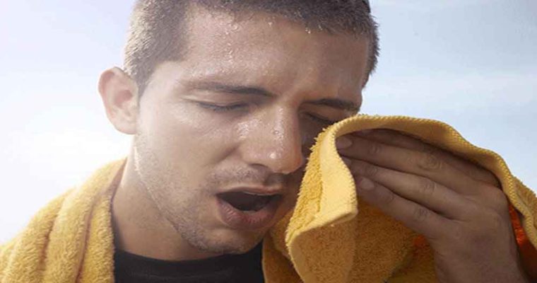 علت عرق کردن بیش از حد چیست؟