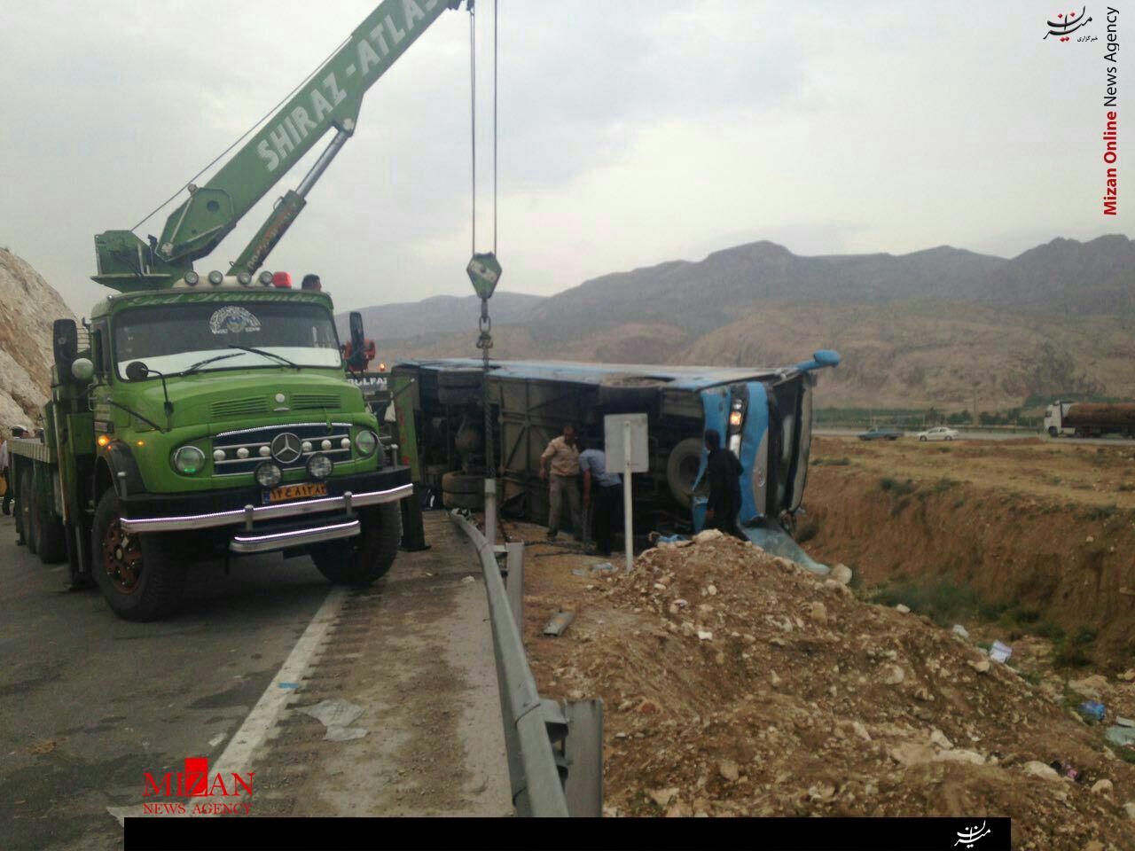 هفت مجروح در تصادف شدید نیسان و مینی بوس