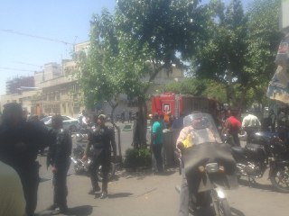 جزییات تیراندازی در مجلس شورای اسلامی/ عاملین ۴ نفر بودند/ دربهای مجلس بسته شده/ شهادت کسی گزارش نشده/ صحن علنی دایر است + صدا و تصویر جزییات تیراندازی در مجلس شورای اسلامی/ عاملین ۴ نفر بودند/ دربهای مجلس بسته شده/ شهادت کسی گزارش نشده/ صحن علنی دایر است + صدا و تصویر