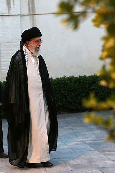 حاشیه‌های یک دیدار رمضانی/ از کنایه مودب تا گرفتن اشک و احسنت‌ها/ «رقص شمشیر» هجو نشود حیف است