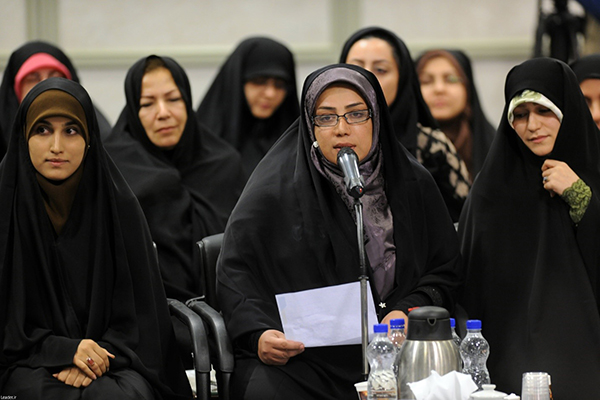 حاشیه‌های یک دیدار رمضانی/ از کنایه مودب تا گرفتن اشک و احسنت‌ها/ «رقص شمشیر» هجو نشود حیف است + تصاویر