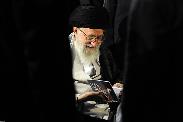 حاشیه‌های یک دیدار رمضانی/ از کنایه مودب تا گرفتن اشک و احسنت‌ها/ «رقص شمشیر» هجو نشود حیف است