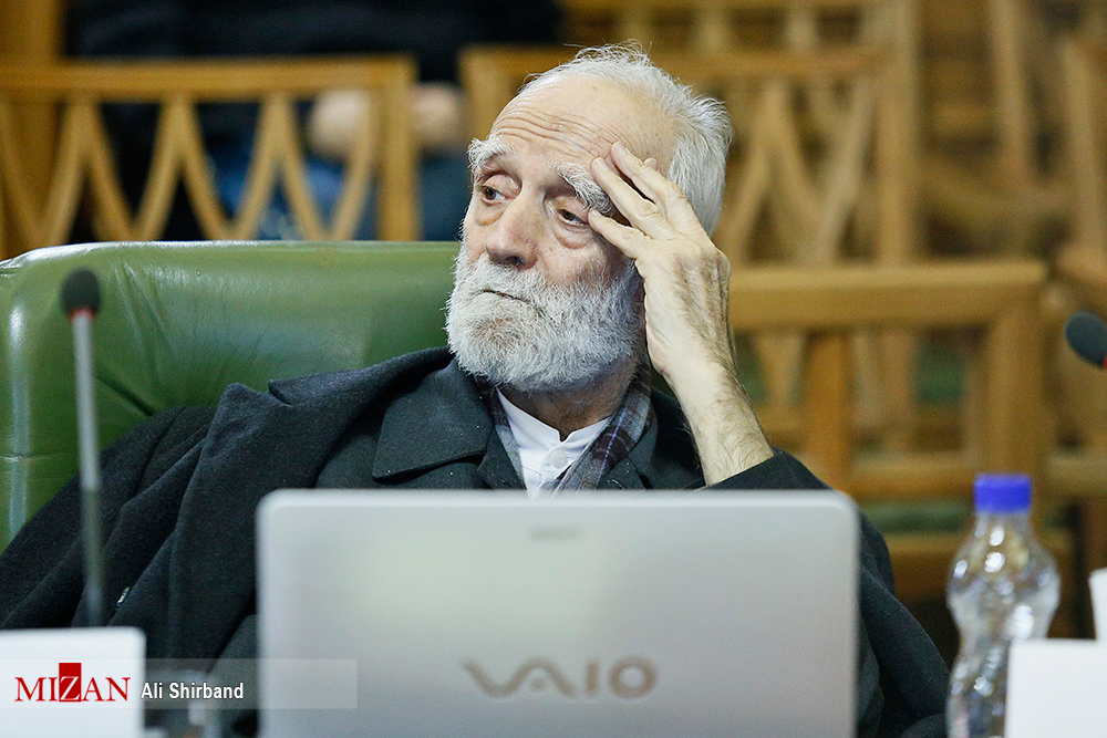 عضوی که هیچ گاه از شورای شهر حقوق نگرفته است/ جمع آوری حقوق برای احداث یک بیمارستان