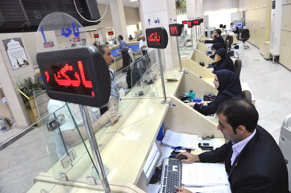 انعطاف پذیر کردن سود سپرده‌ها با اوراق مشارکتی/ سخت‌گیری در ارائه تسهیلات خُرد بانکی باید کمتر شود