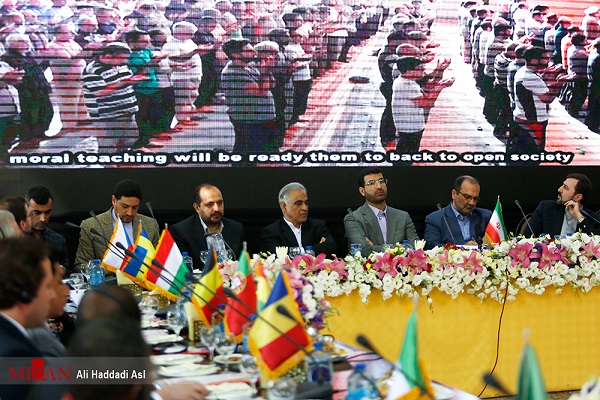 ۴۵ سفیر خارجی مقیم تهران از زندان اوین بازدید کردند / غریب آبادی: ارائه تصویری دروغین و ناصحیح از زندانهای ایران با اغراض سیاسی انجام می‌شود / رفتار زندانبانان ایران انسانی است