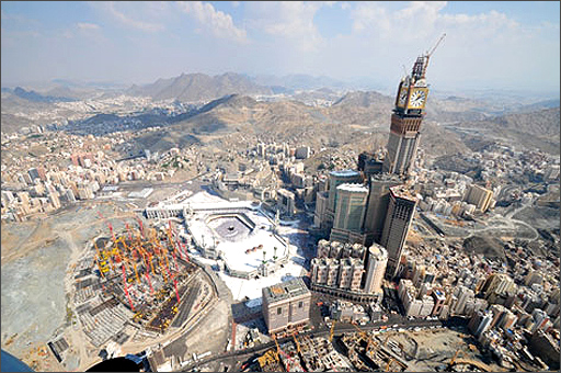 آیا خانه خدا به سرنوشت قبرستان بقیع دچار می‌شود/ خانه رقص در یک قدمی کعبه